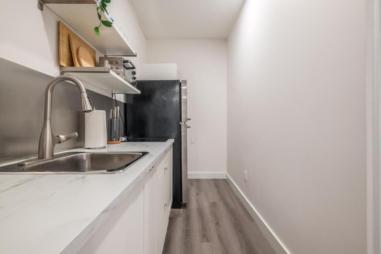 Spacious Newly Renovated 1 Bedroom Suite Галифакс Экстерьер фото
