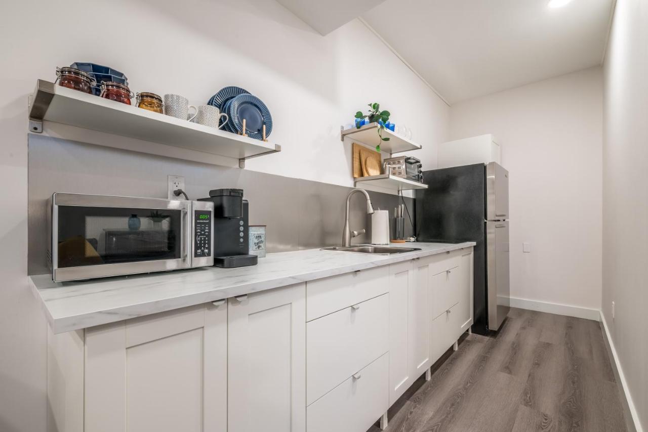 Spacious Newly Renovated 1 Bedroom Suite Галифакс Экстерьер фото